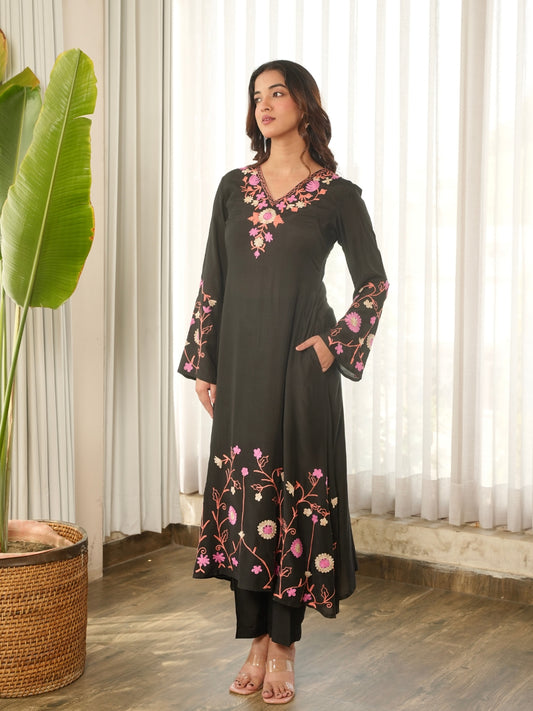 Black Floral Embroidered Muslin Kurta Set with Straight Pants