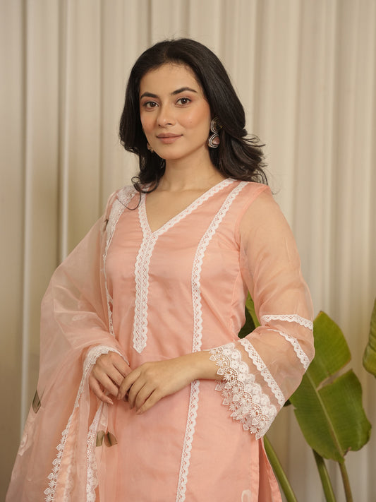 Kainaat Suit Set