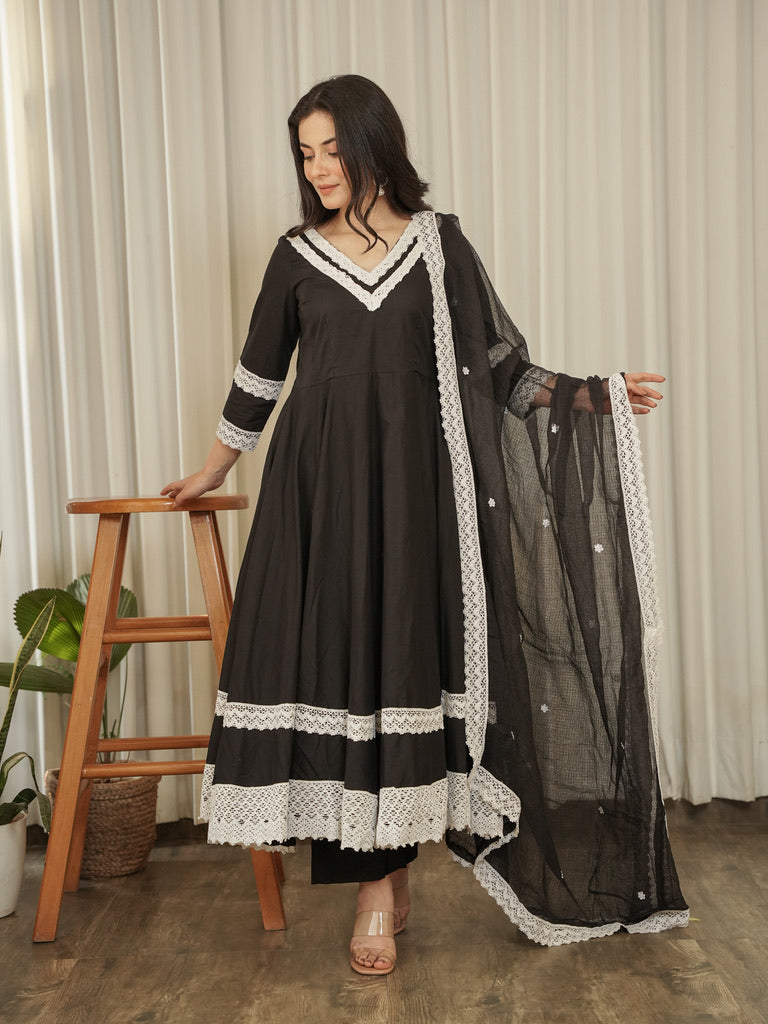 Nyraa Suit Set