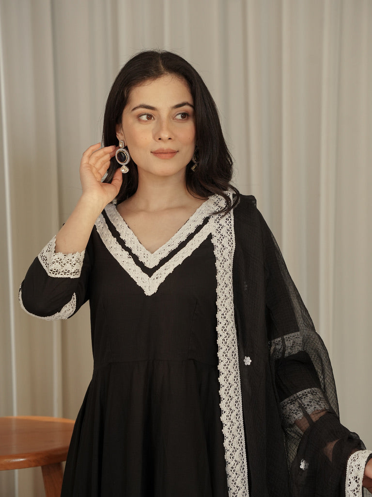 Nyraa Suit Set