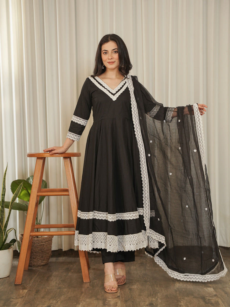 Nyraa Suit Set