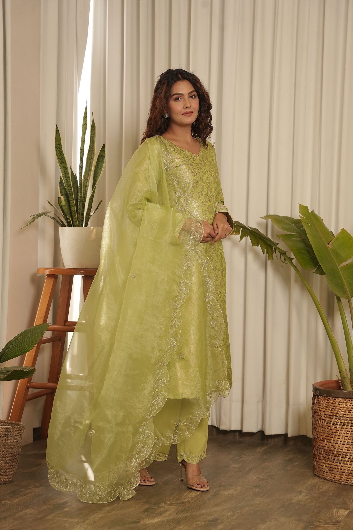 Resha Banarasi Set