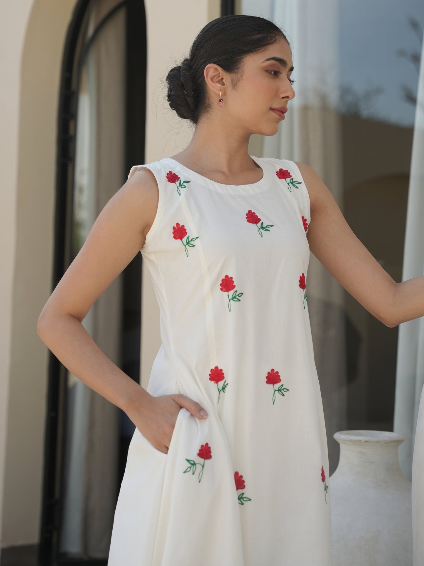 SEGO WHITE COTTON FLORAL EMBROIDERY SUIT SET