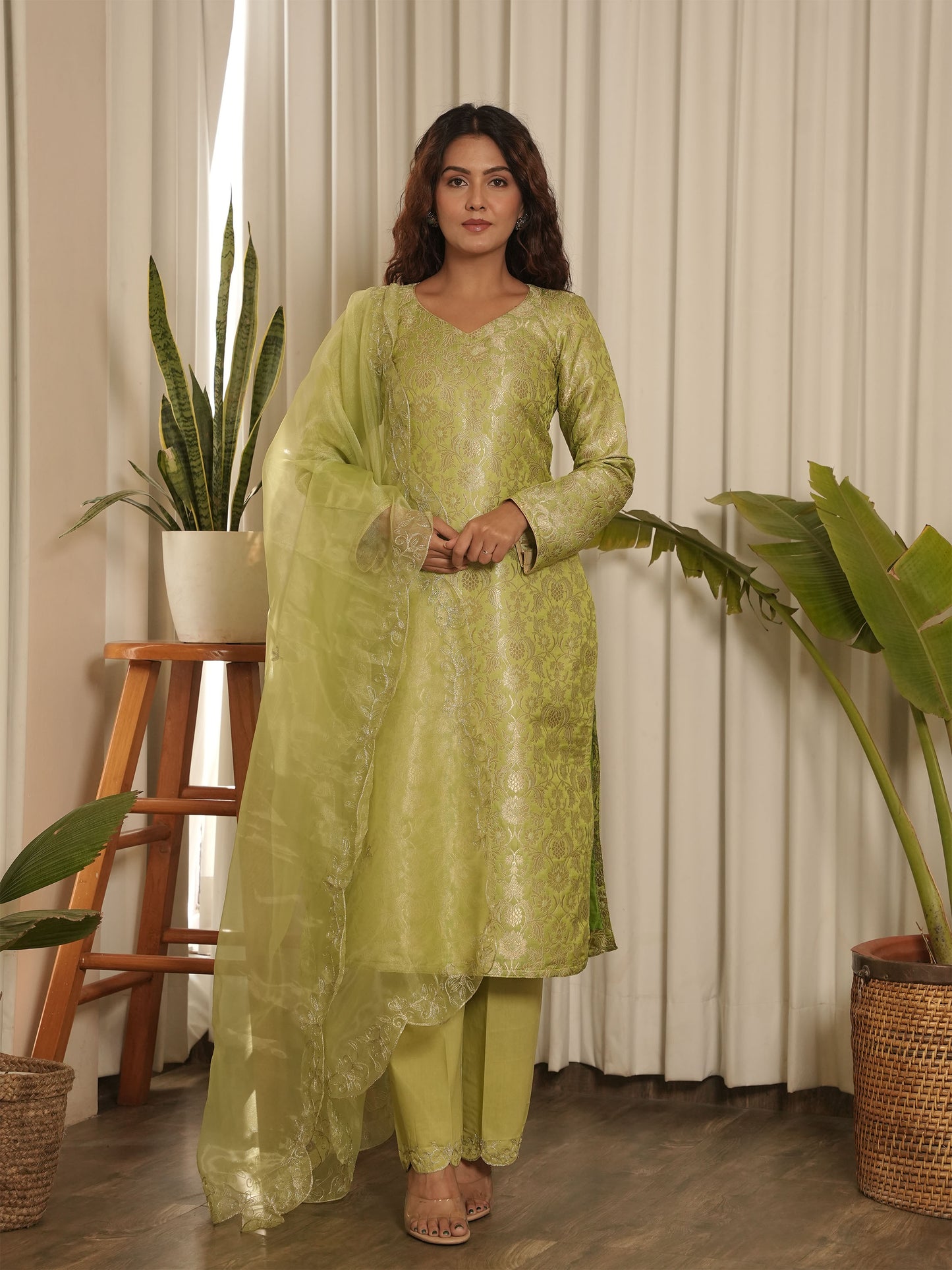 Resha Banarasi Set