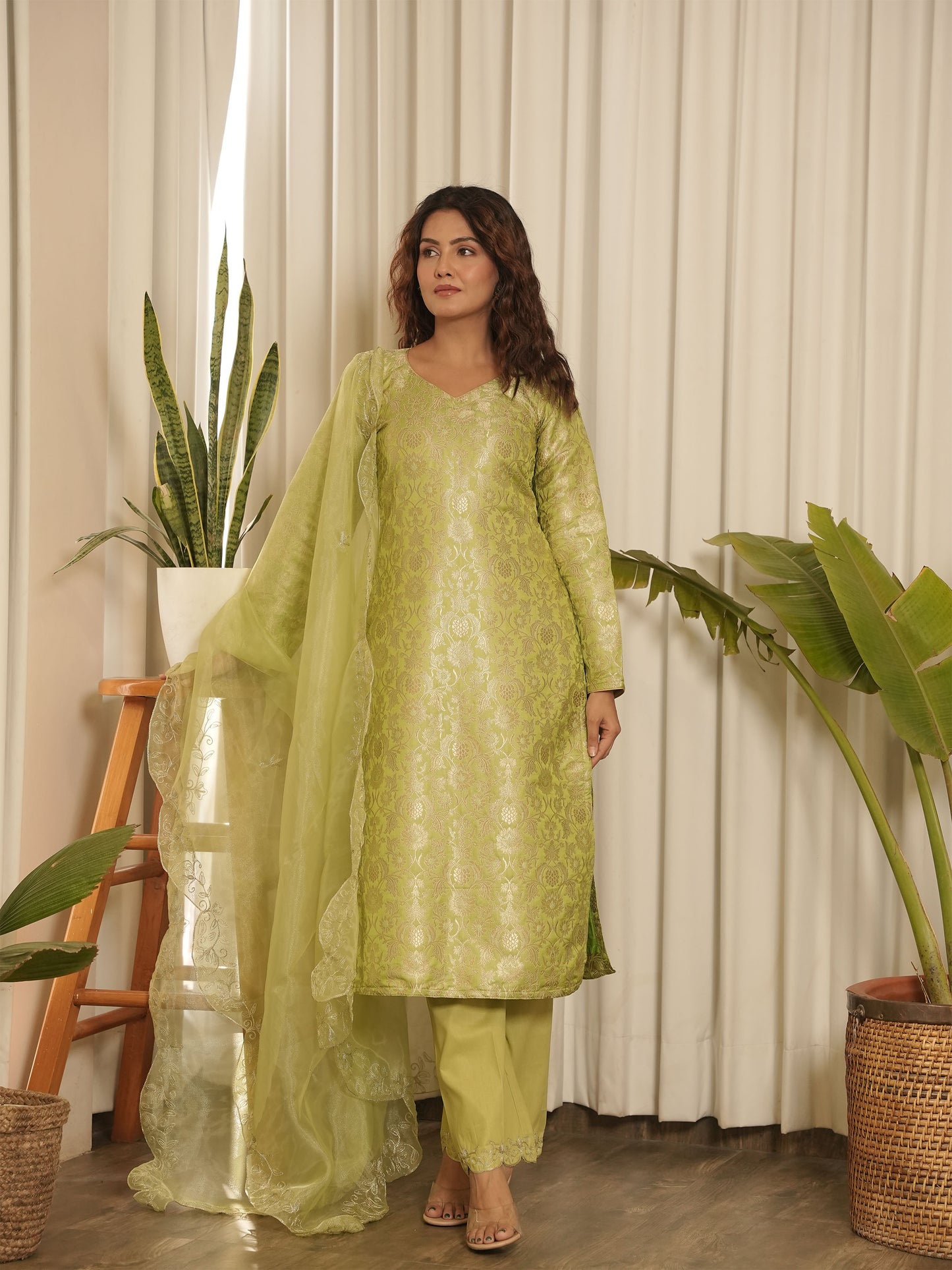 Resha Banarasi Set