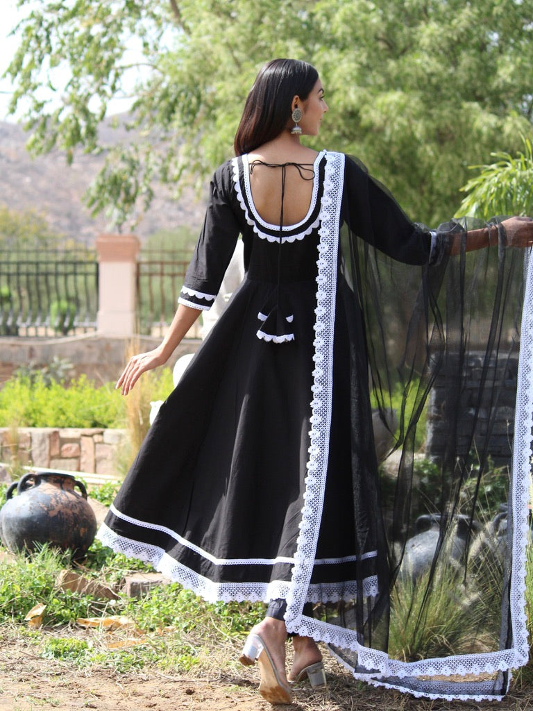 Naadiya Embroidered Suit Set