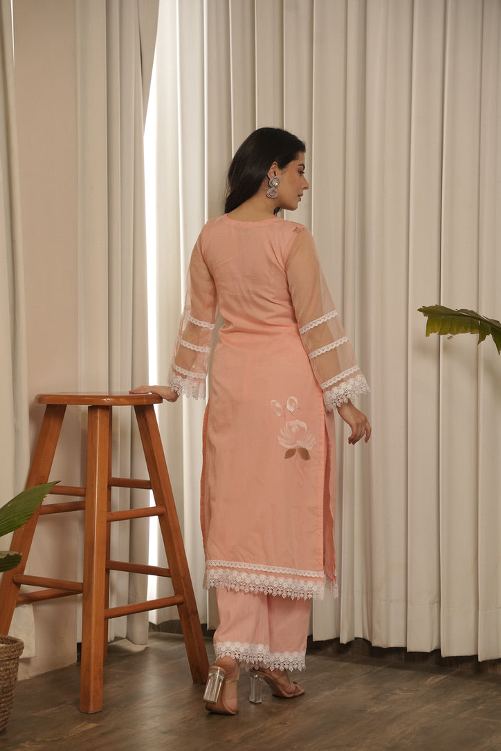Kainaat Suit Set