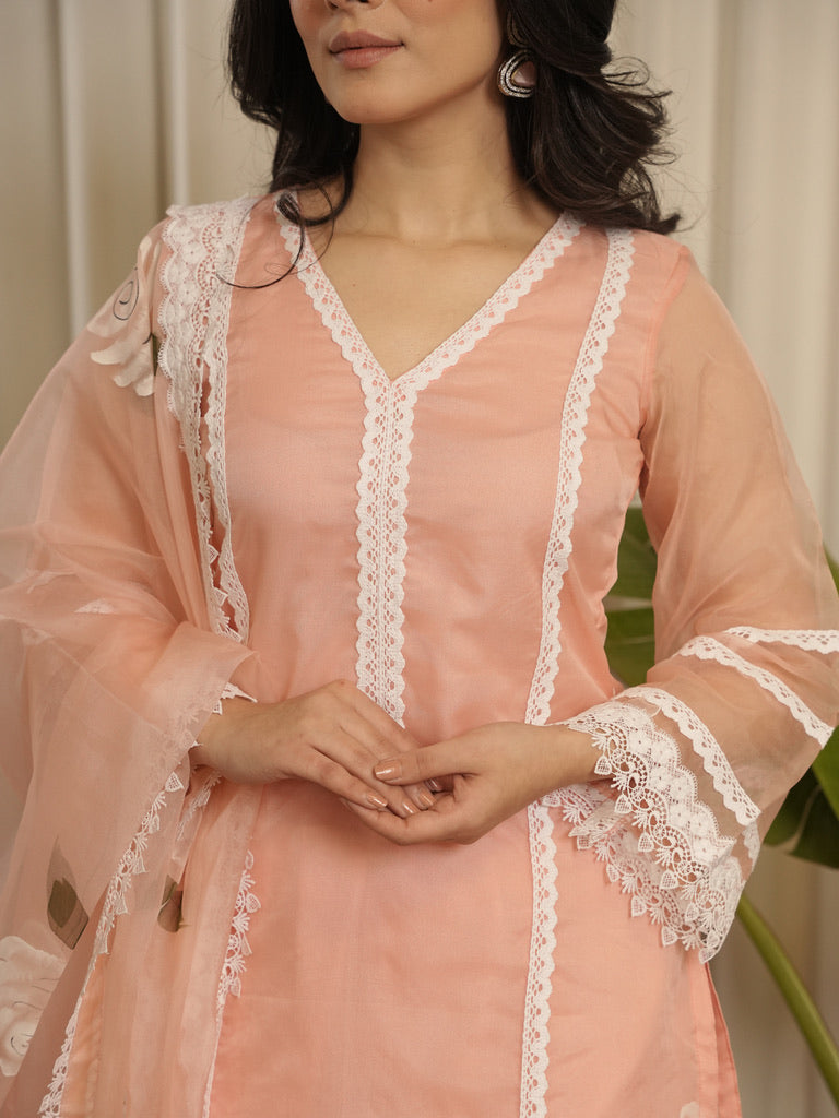 Kainaat Suit Set