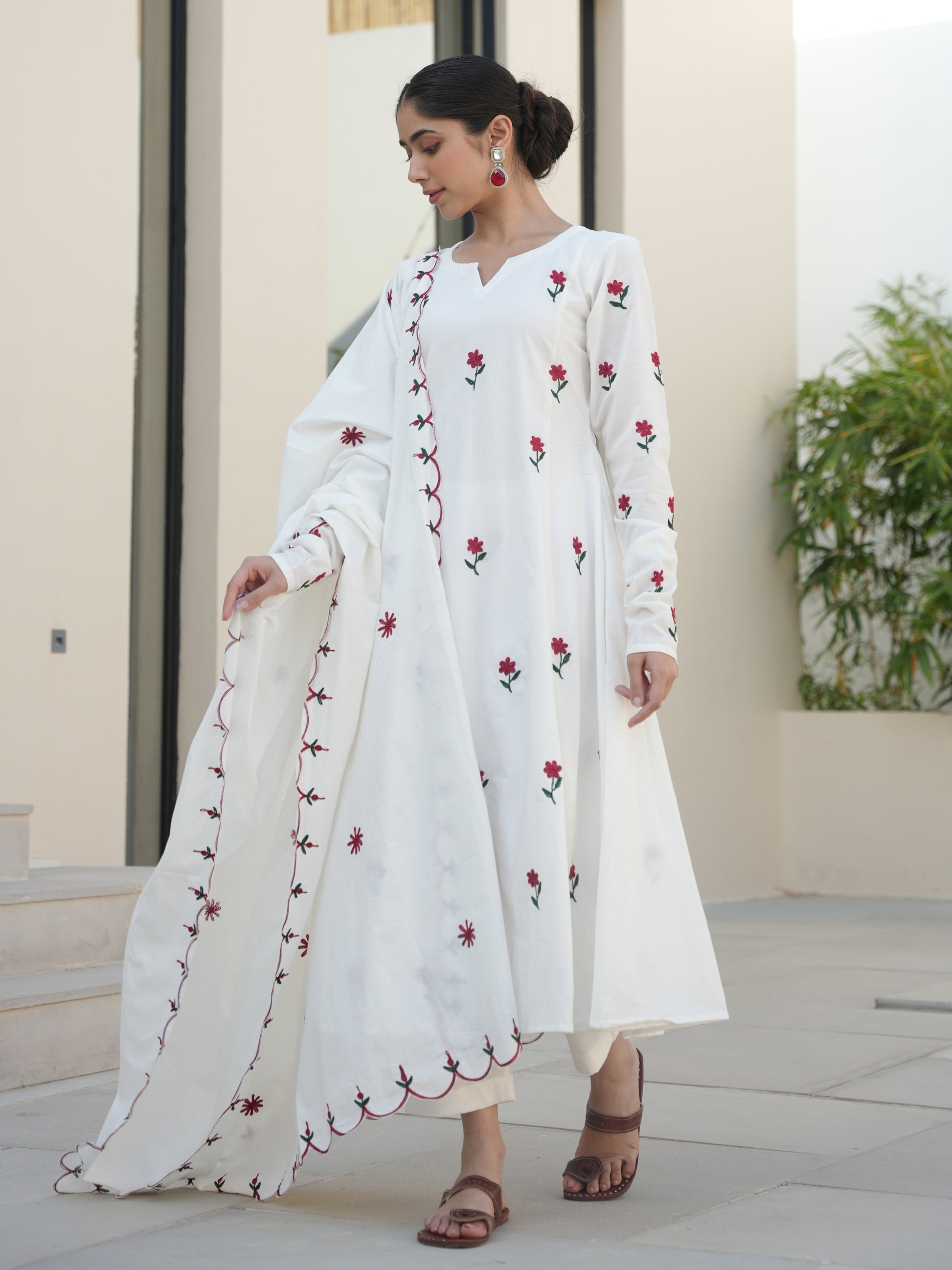 KOWHAI WHITE COTTON FLORAL EMBROIDERED SUIT SET OneWe India KOWHAI WHITE COTTON FLORAL EMBROIDERED SUIT SET OneWe India