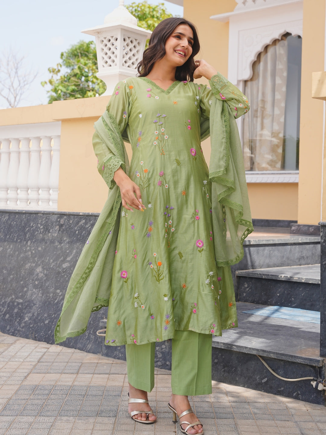 Pista Chanderi Floral Embroidered Kurta Set