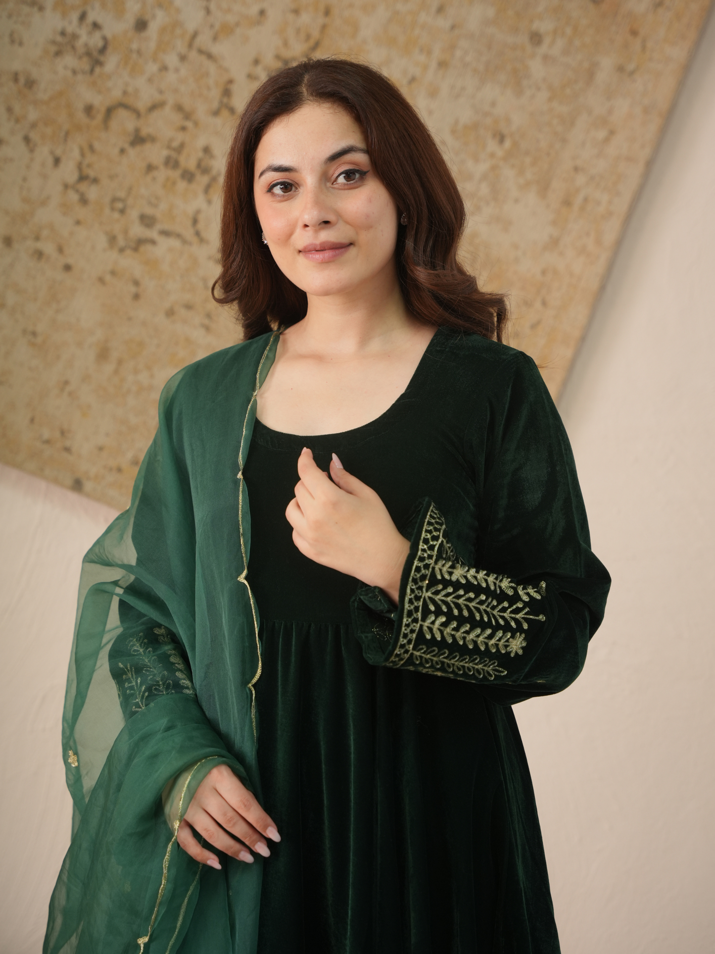 Aarin Emerald Green Velvet Kurta With Pant & Organza Dupatta