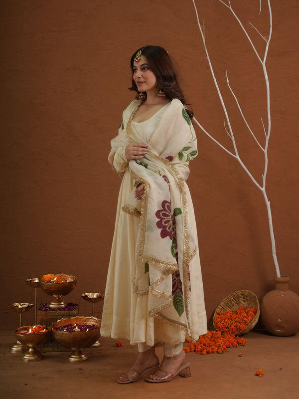 Nayab Off White Silk With Handpaint Dupatta