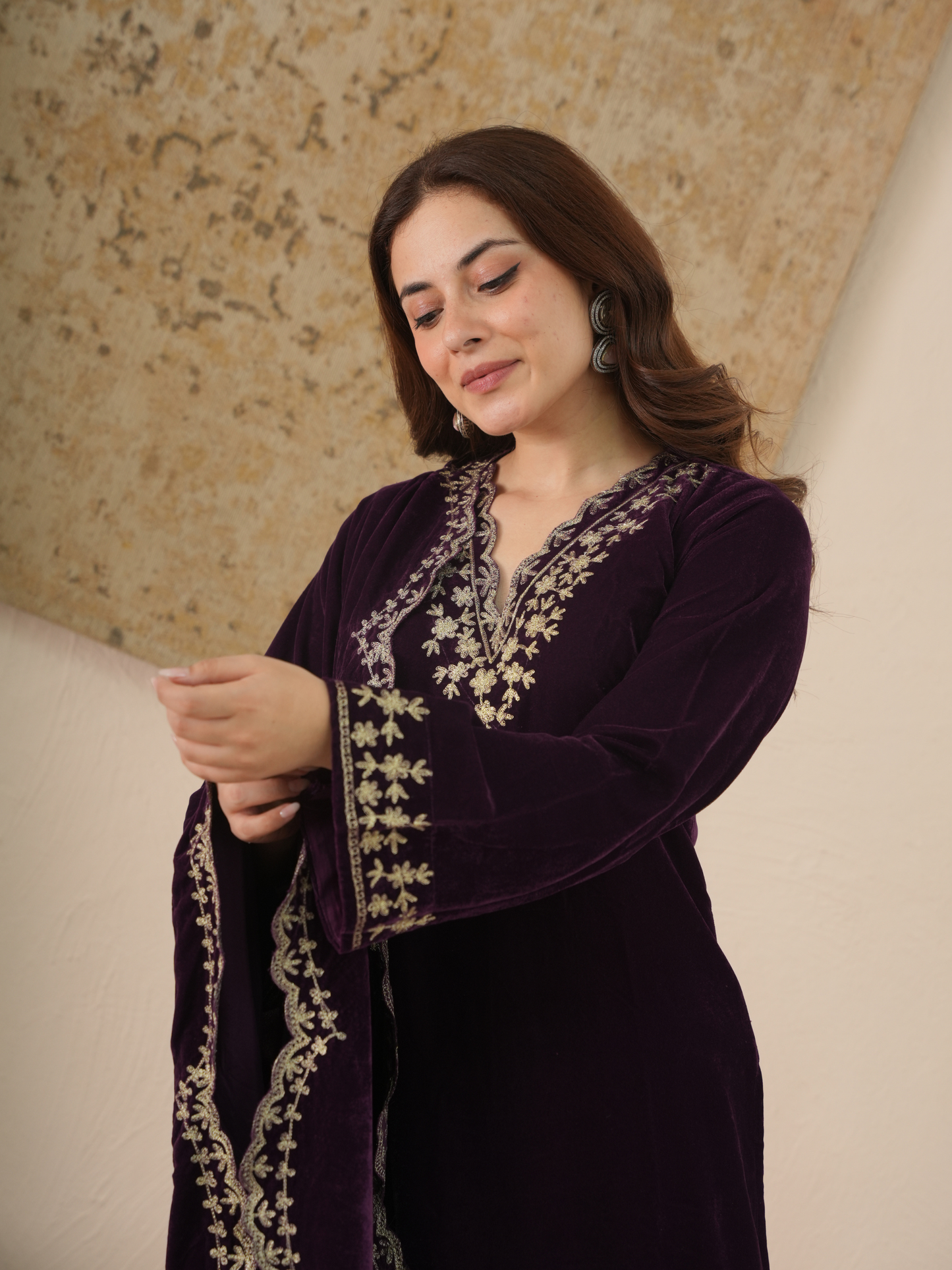 Noor Plum Velvet Kurta With Pant & Dupatta