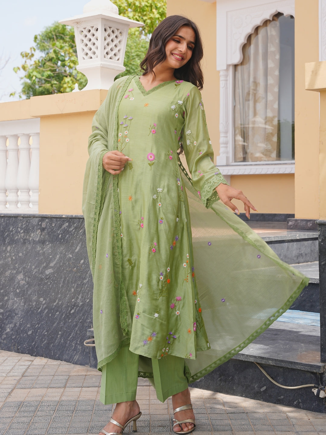 Pista Chanderi Floral Embroidered Kurta Set