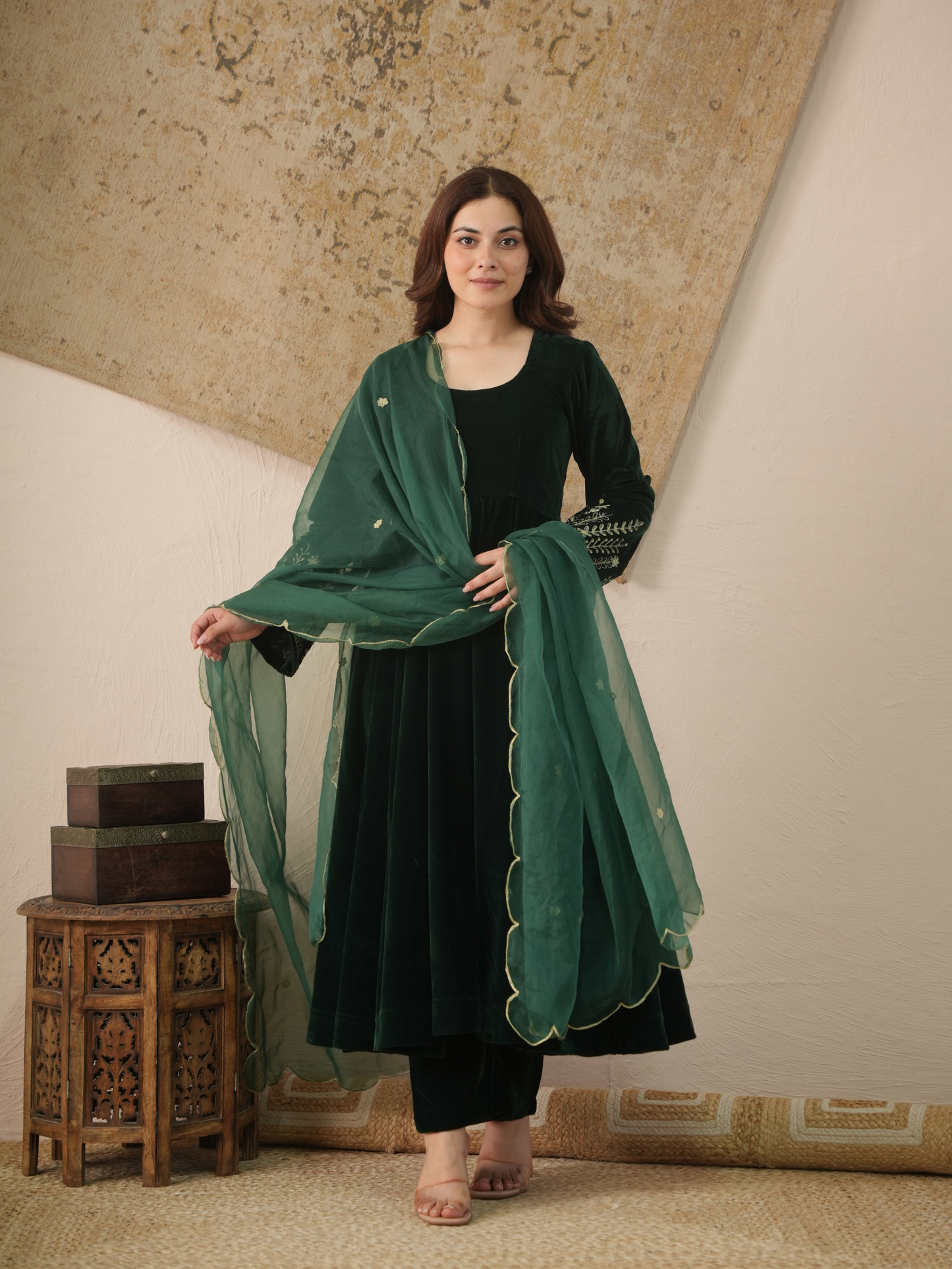 Aarin Emerald Green Velvet Kurta With Pant & Organza Dupatta