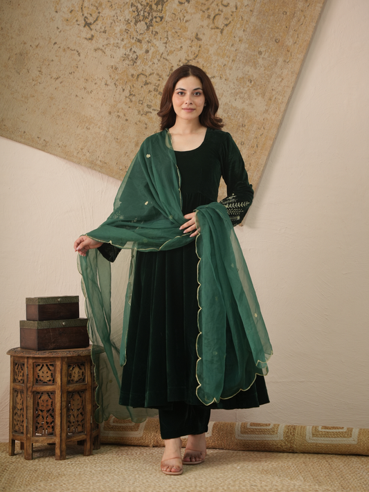 Aarin Emerald Green Velvet Kurta With Pant & Organza Dupatta