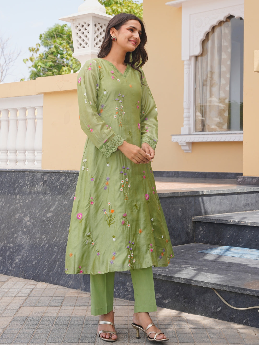 Pista Chanderi Floral Embroidered Kurta Set
