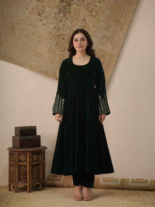 Aarin Emerald Green Velvet Kurta With Pant & Organza Dupatta