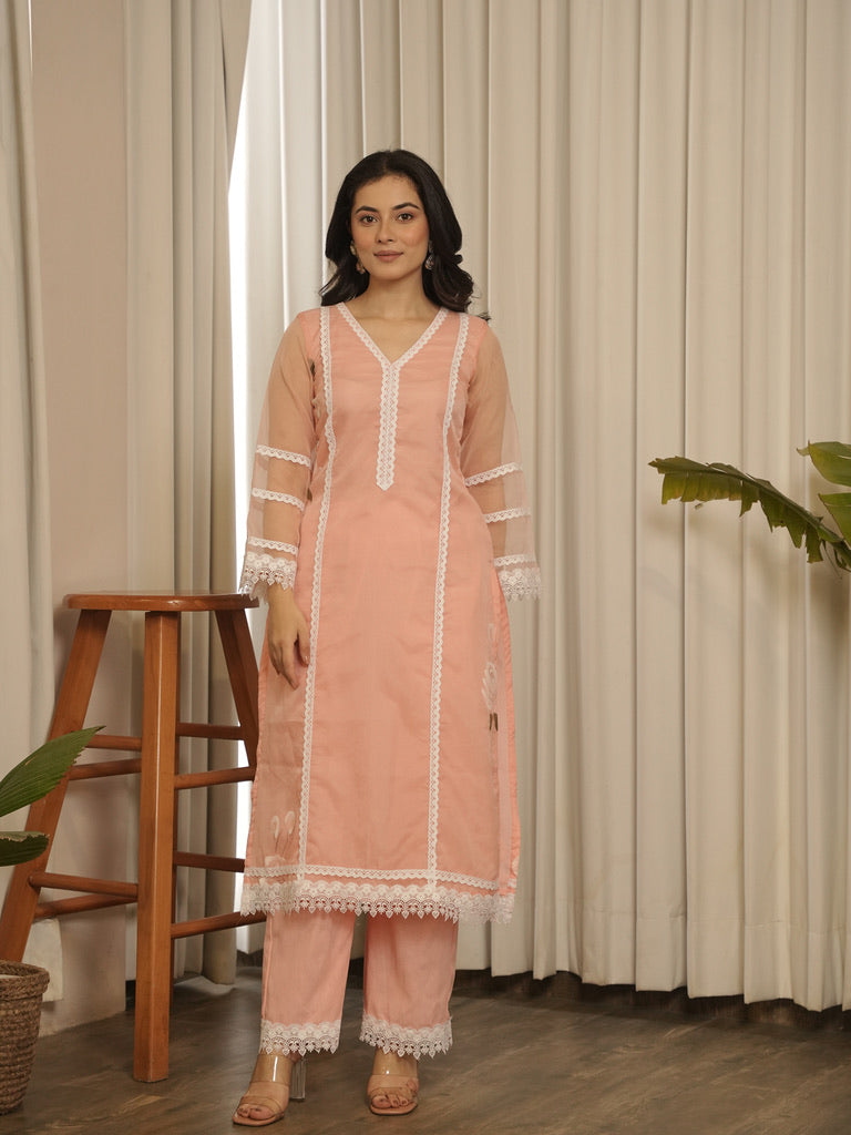 Kainaat Suit Set