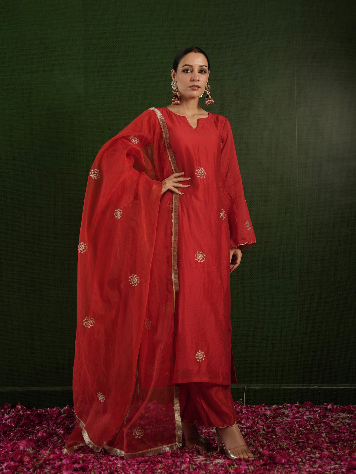 CHAAND RED CHANDERI AARI EMBROIDERD SUIT SET – OneWe India