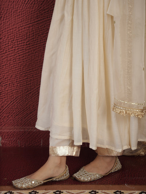 CHAAND OFF WHITE CHANDERI ANGRAKHA ZARIWORK SUIT SET