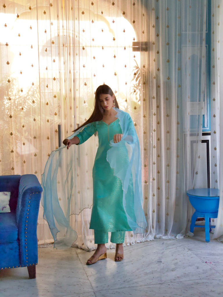 Begum Banarasi Silk Set