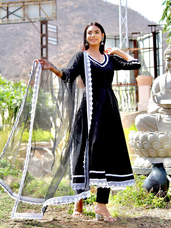 Naadiya Embroidered Suit Set