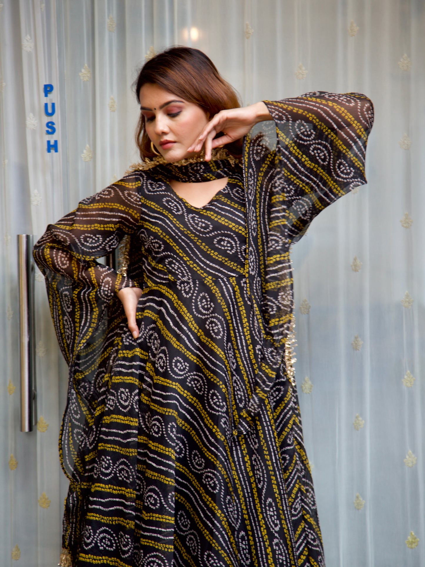 Poorvi Bandhani Set